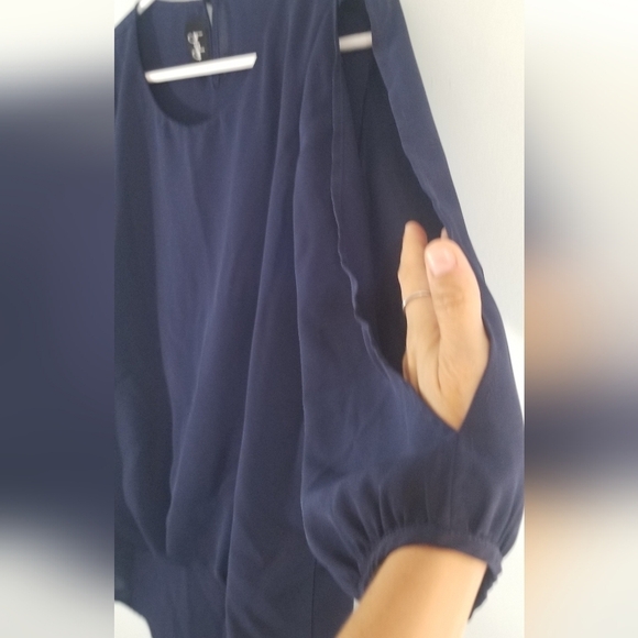 By & By Blouse. Flattering Arm Slits & Rouched Midline. Gathered Sleeves. Size S - Picture 3 of 8